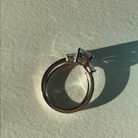 Avon silvertone emerald cut CZ ring size 8 - Picture 3 of 3